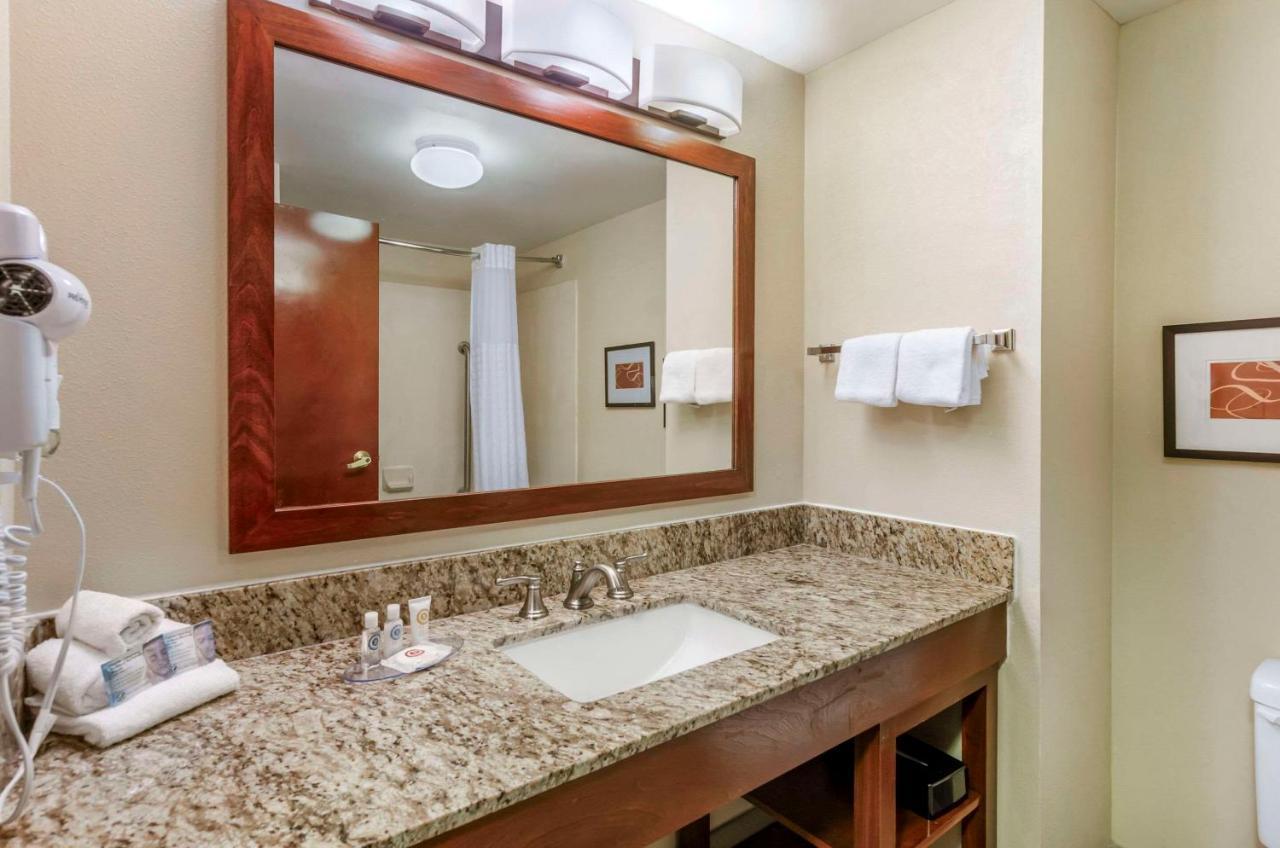 Comfort Inn & Suites Christiansburg I-81 Eksteriør billede