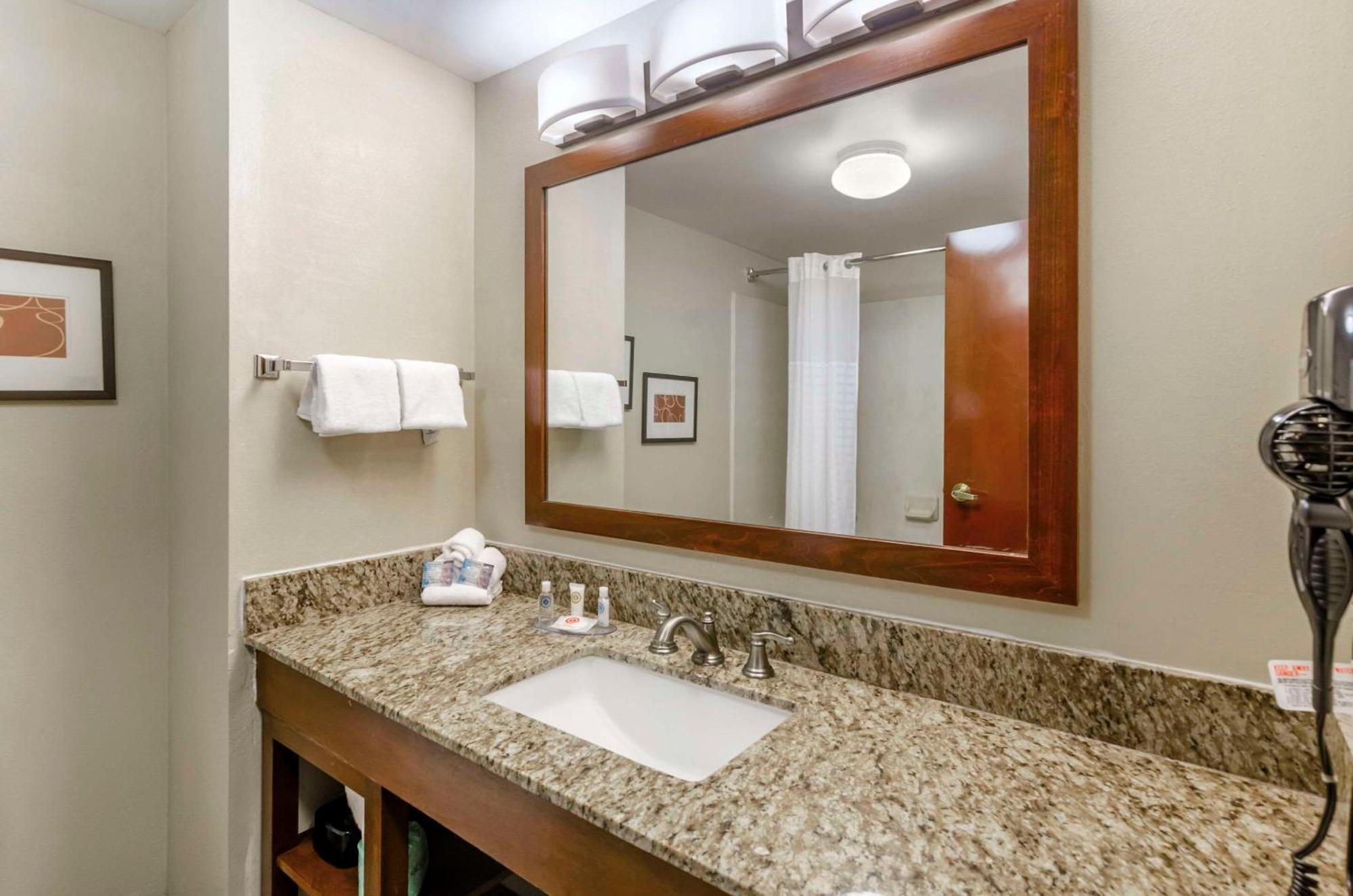Comfort Inn & Suites Christiansburg I-81 Eksteriør billede
